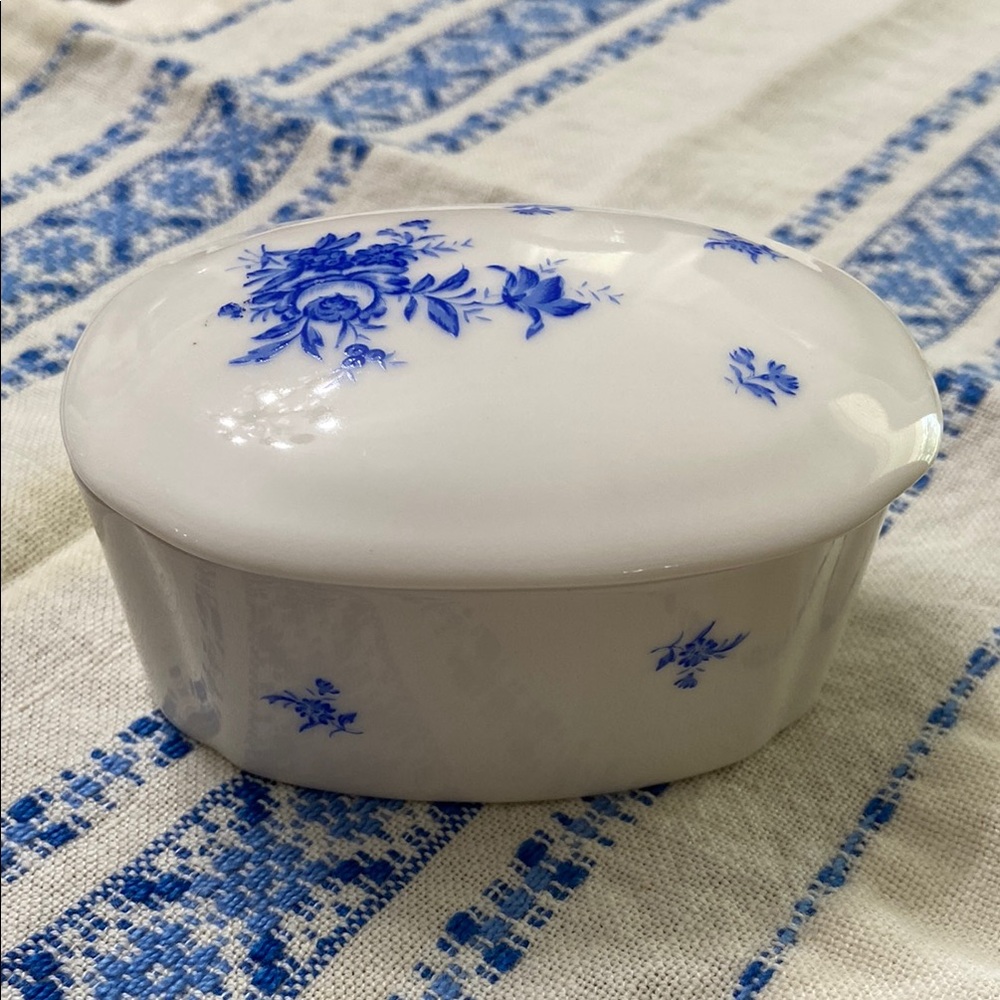 MIKIMOTO White Porcelain Trinket Box with Blue Floral Design